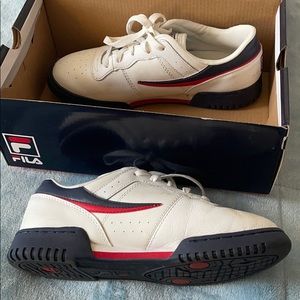 Fila Size 6.5 KIDS = WOMENS size 8.